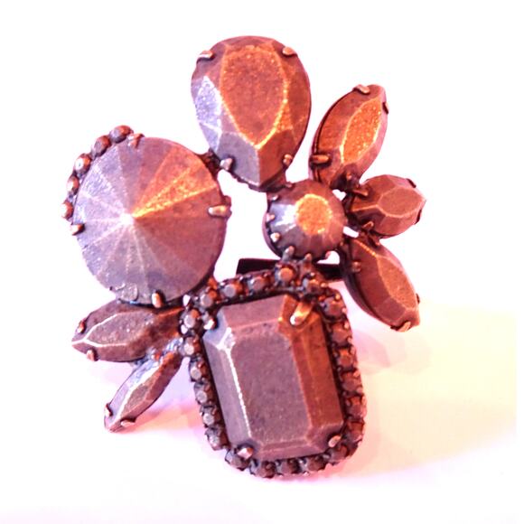 Joomi Lim Women's Brass Petal Pyramid Geo Oversized Statement Ring Sz 8 - Picture 8 of 8